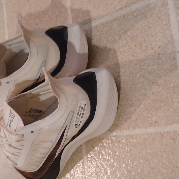 Nike Zoom Gravity - Picture 3 of 8